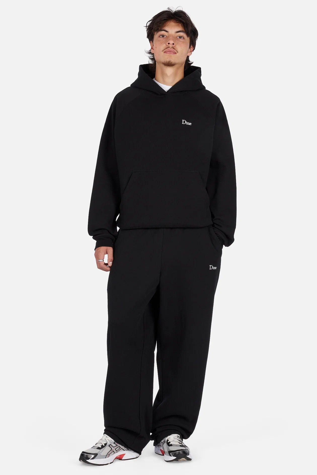 Pantalon de survêtement classique à petit logo noir | Dime MTL
