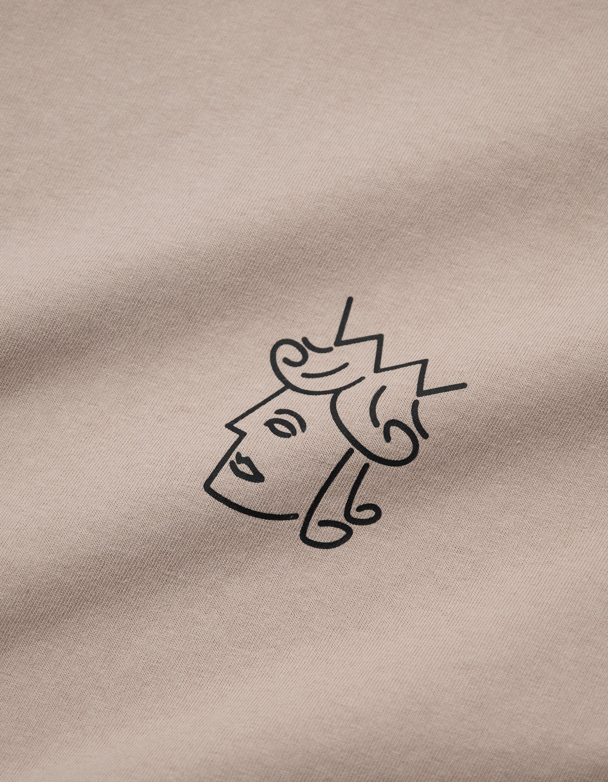 Victoria HK Queenhead Logo S/S Tee – Cement