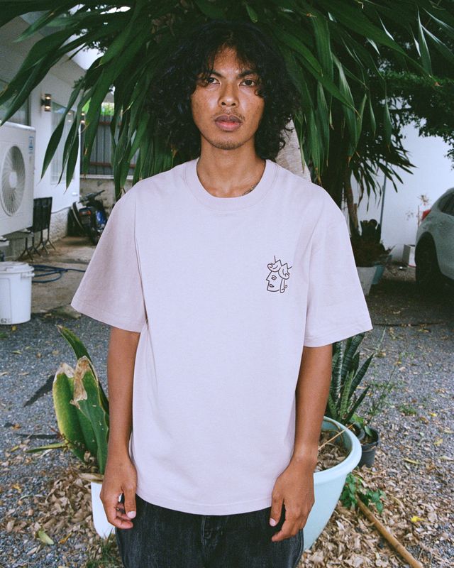 Victoria HK Queenhead Logo S/S Tee – Cement