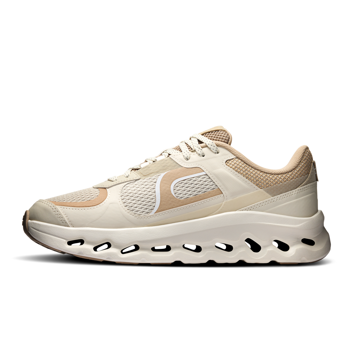 On Cloudtilt Arc Grain Ivory, textured overlay and heel detail