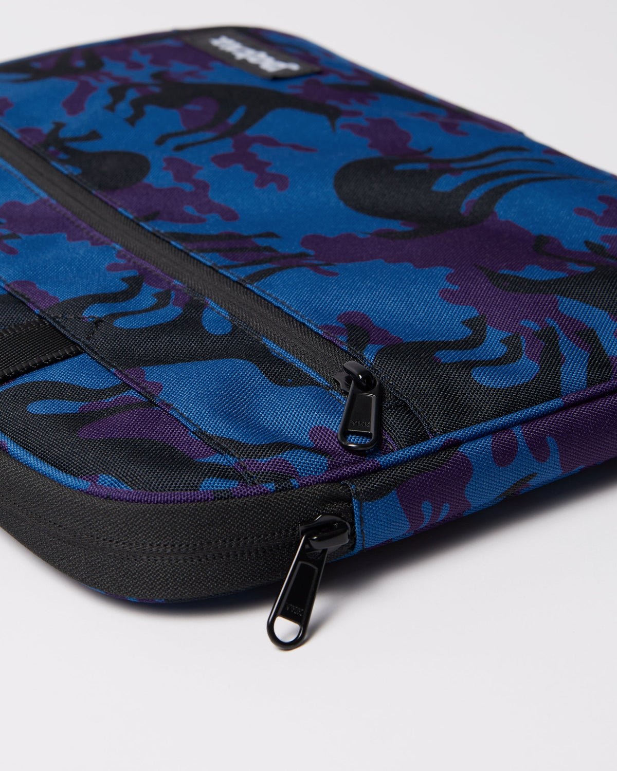 Parra Purple Camo Beast laptop sleeve — zip detail