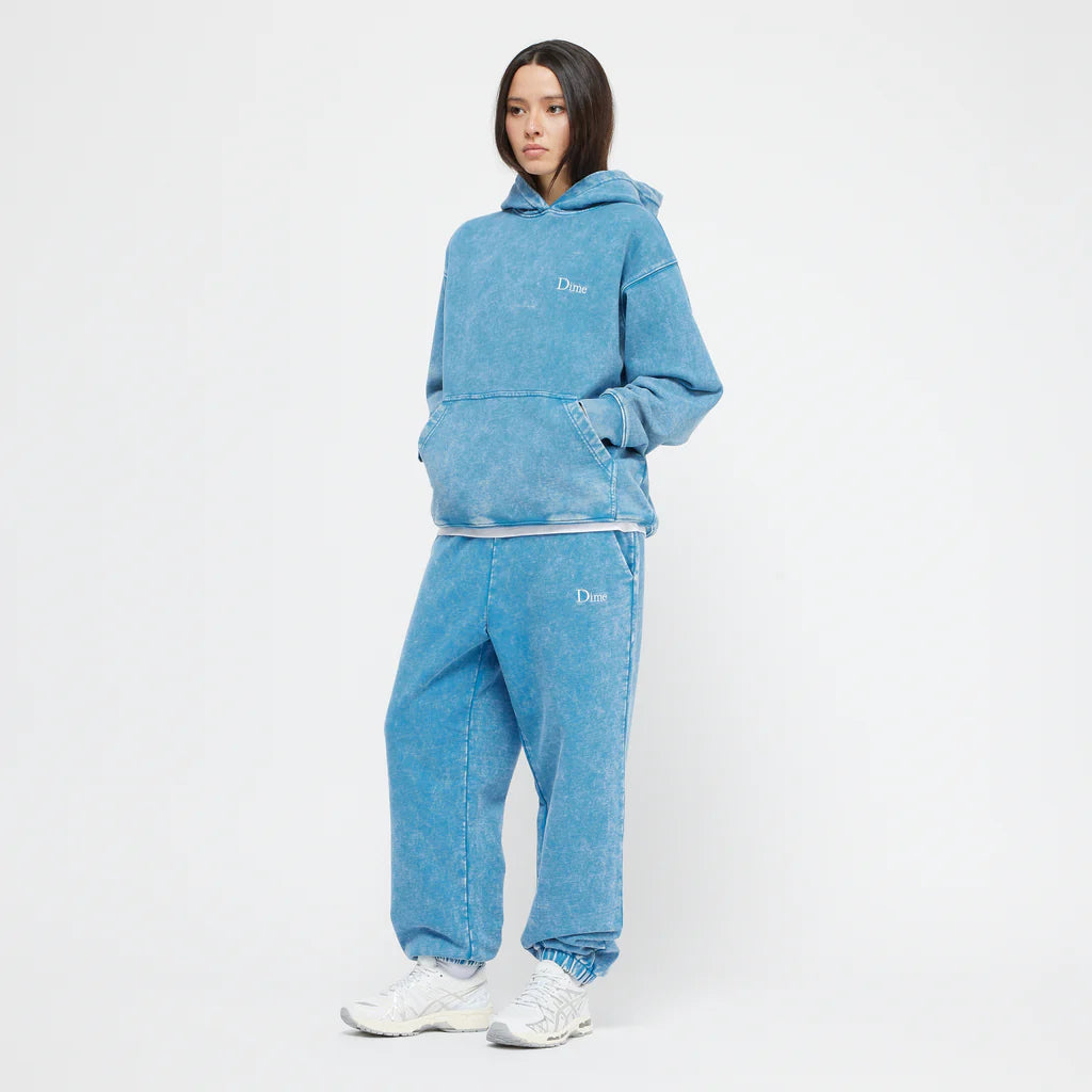 Dime MTL | French Terry Sweatpants Faded Sky - model