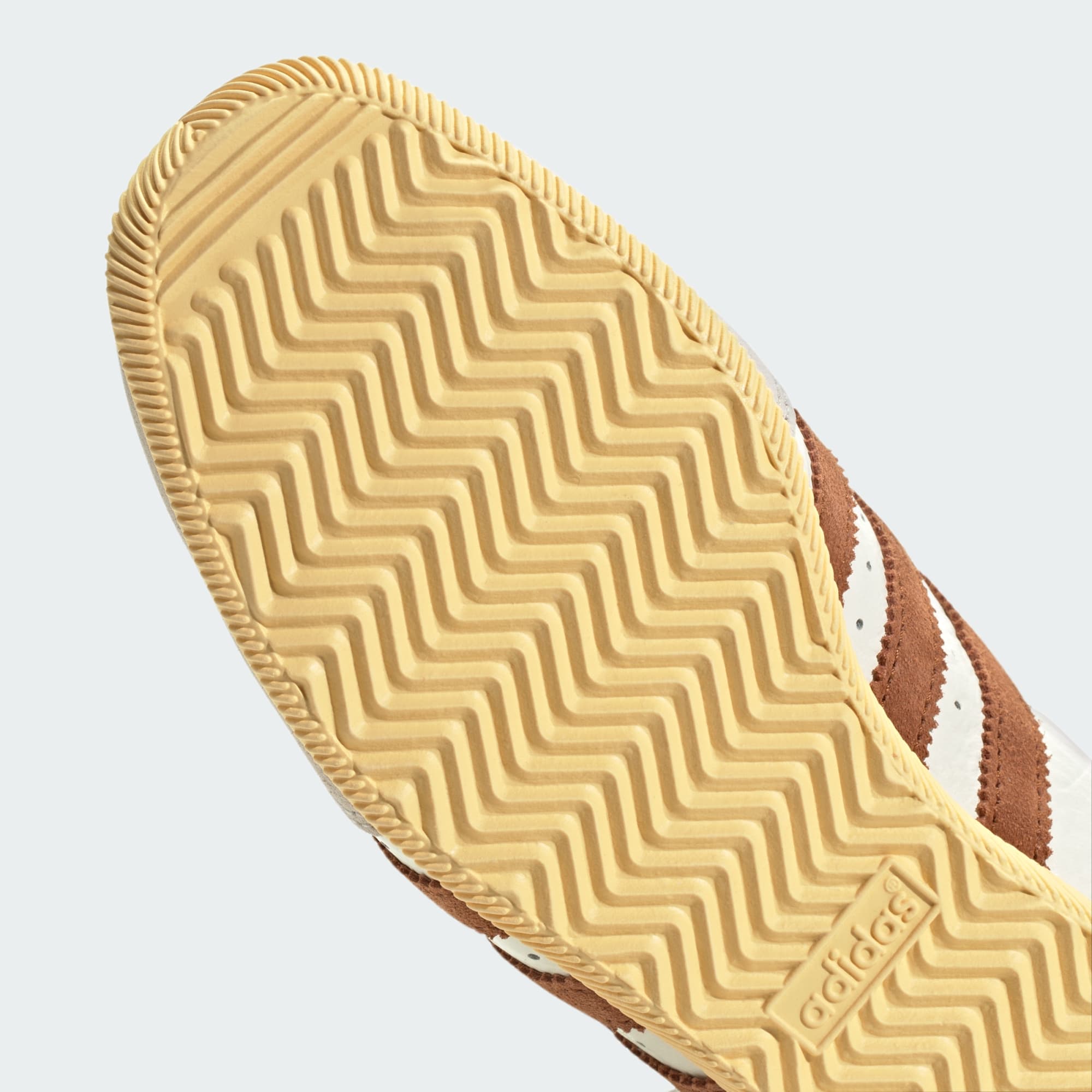 Adidas Women's Japan double-stitched T-toe detail