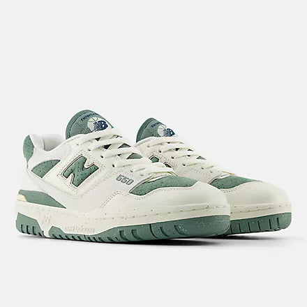 New Balance | W's 550 Sea Salt/Dark Juniper 1