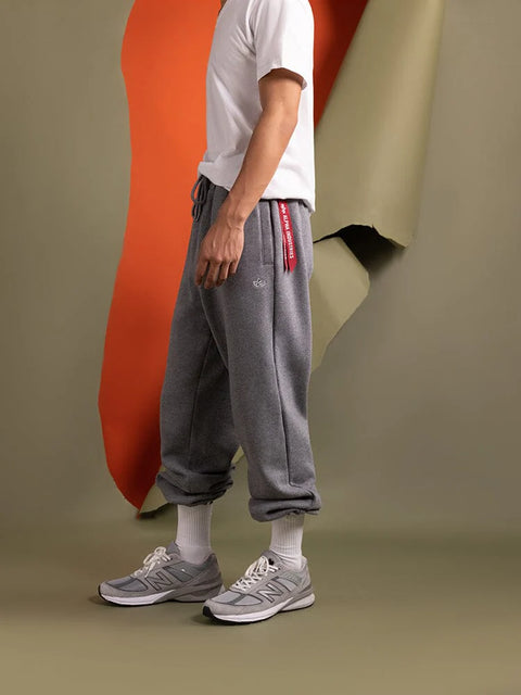 Alpha Industries | Essential Sweatpant Charcoal