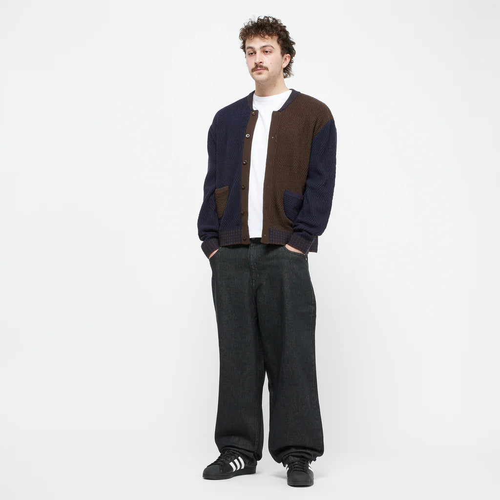 Dime MTL | Baggy Denim Pants Black Washed - model