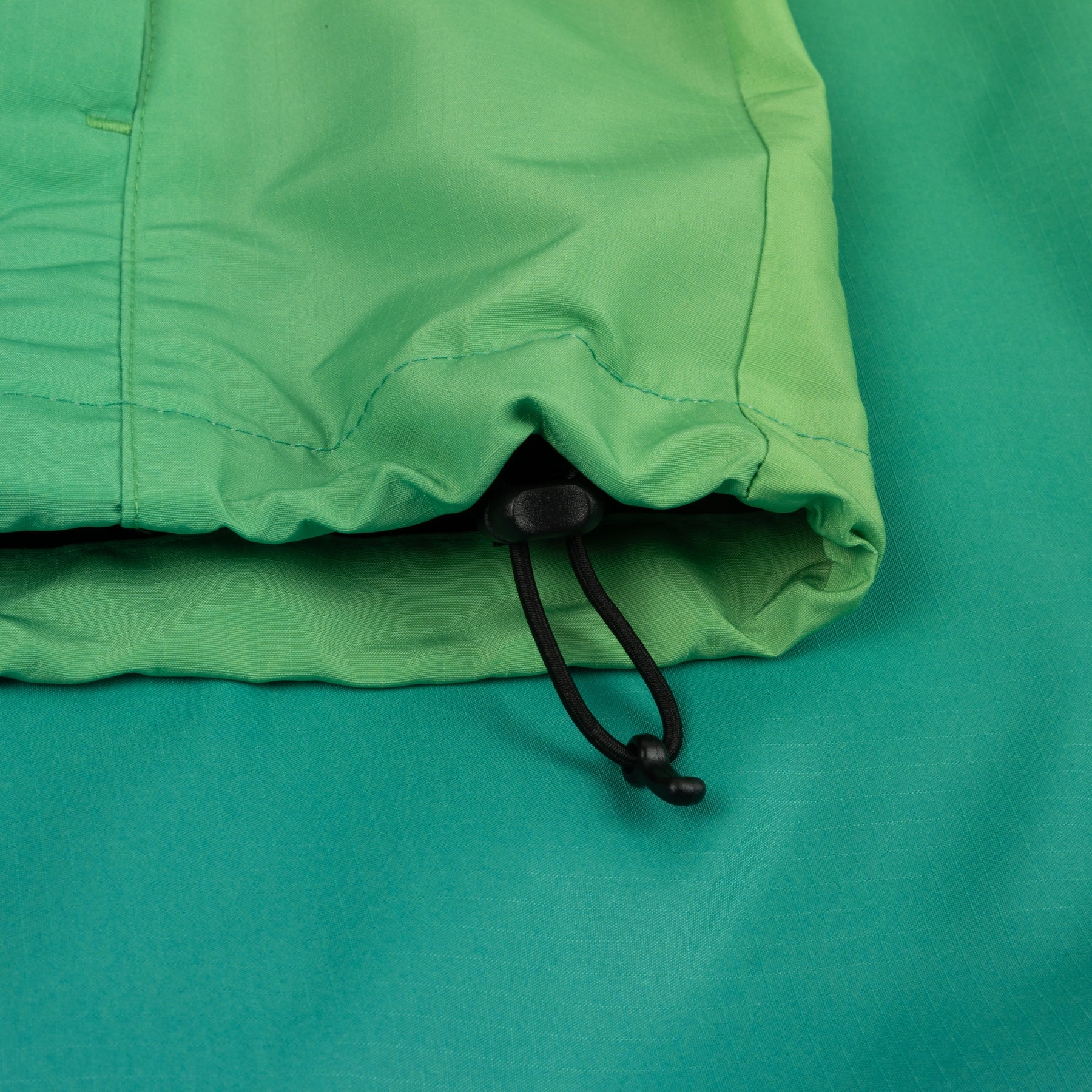 Dime MTL  Gradient Windbreaker - detailing of pull tabs 