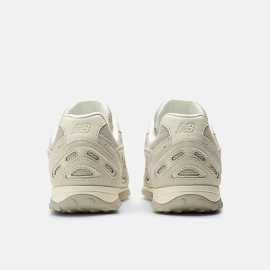 New Balance Women's 204L Shoe - Sea Salt / Linen - Gallery Streetwear
